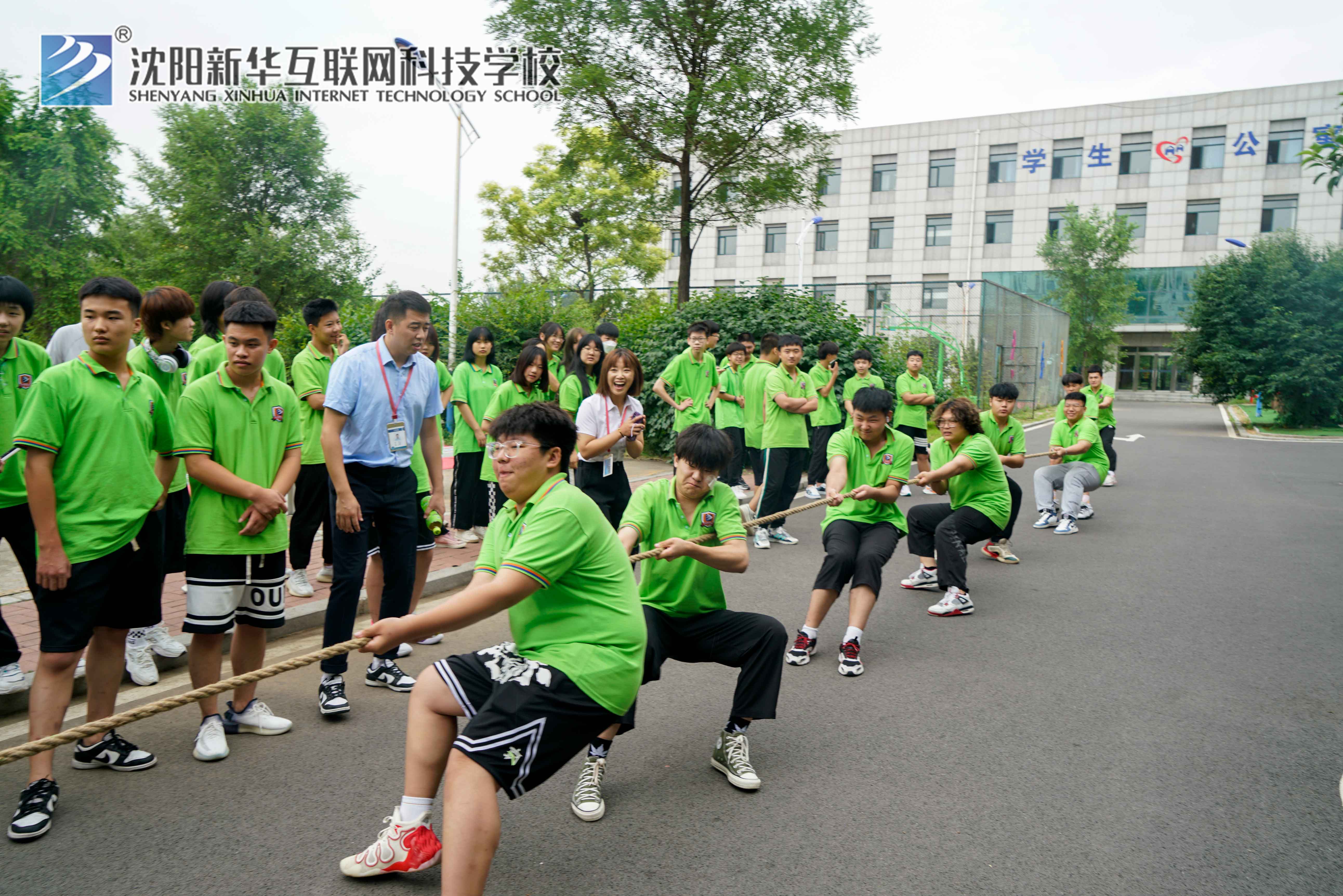 沈阳新华一年一度拔河比赛